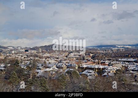 Vue panoramique de la vieille ville de Berne et des hauts plateaux bernois en hiver, capitale de la Suisse Banque D'Images