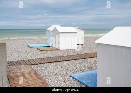 Les chalets bach de Mers-les-bains, connus pour son architecture art nouveau, à la Côte d'Alâtre Banque D'Images