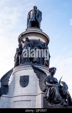 O'Connell Street à Dublin a joué un rôle important dans l'histoire irlandaise et présente plusieurs monuments importants, l'Irlande. Banque D'Images