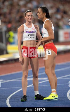 Jade O'Dowda et Katarina Johnson-Thompson d'Angleterre se disputant l'heptathlon féminin de 800m aux Jeux du Commonwealth au stade Alexander, à Birming Banque D'Images