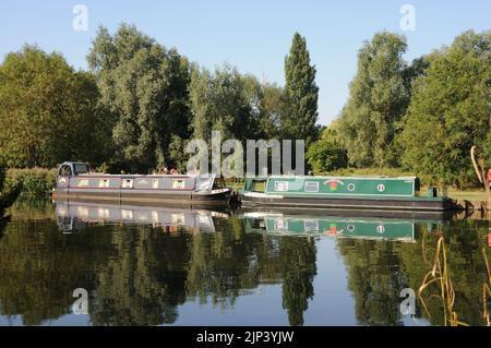 Barges sur la rivière Great Ouse, St Neots, Cambridgeshire Banque D'Images