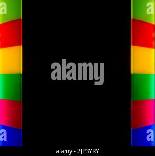 Plexiglas en plastique couleur rétroéclairé par LED sur fond balck Banque D'Images