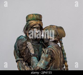 Sibiu City, Roumanie - 28 juin 2022 Festival des statues vivantes au Festival International du Théâtre de Sibiu, Roumanie. Banque D'Images