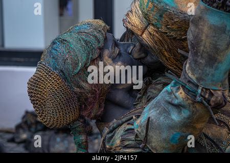 Sibiu City, Roumanie - 28 juin 2022 Festival des statues vivantes au Festival International du Théâtre de Sibiu, Roumanie. Banque D'Images