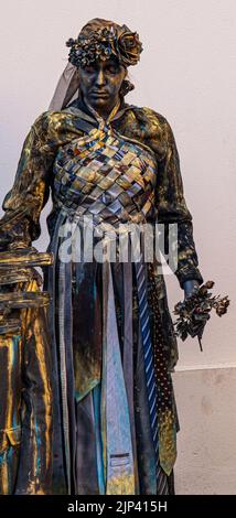 Sibiu City, Roumanie - 28 juin 2022 Festival des statues vivantes au Festival International du Théâtre de Sibiu, Roumanie. Banque D'Images