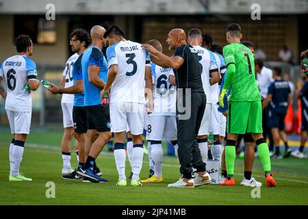 Vérone, Italie. 15th août 2022. Luciano Spalletti, entraîneur en chef de Naples, parle à Kim min-jae de Naples pendant la pause-eau pendant Hellas Verona FC vs SSC Napoli, football italien série A match à Vérone, Italie, 15 août 2022 crédit: Agence de photo indépendante/Alamy Live News Banque D'Images