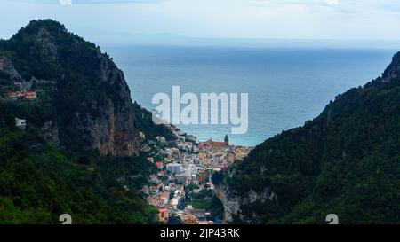 Amalfi vue de Riserva Statale Valle delle Ferriere Banque D'Images