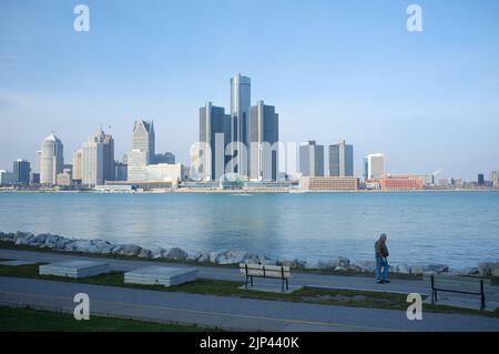 Une vue magnifique sur la ville de Detroit depuis le parc en bord de mer de Windsor Banque D'Images