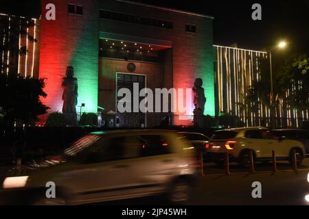 New Delhi, Inde. 15th août 2022. Bâtiments gouvernementaux illuminés en rouge-whie et vert, les couleurs du drapeau national pour marquer le jour de l'indépendance 75th de l'Inde lundi 15 août 2022. Photo de Sondeep Shankar (image de crédit: © Sondep Shankar/Pacific Press via ZUMA Press Wire) Banque D'Images