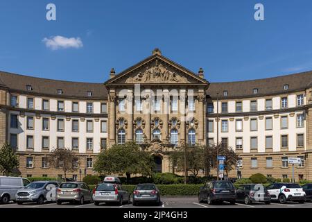 Palais de justice de Cologne, un jour d'été très lumineux Banque D'Images