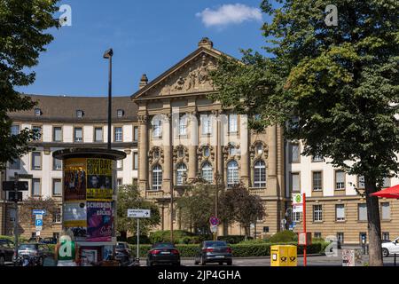 Palais de justice de Cologne, un jour d'été très lumineux Banque D'Images