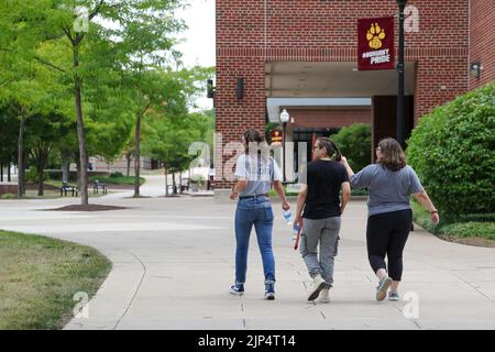 Bloomsburg, États-Unis 15th août 2022. Les étudiants sont vus marcher sur le campus de l'université de Bloomburg pendant la semaine de déménagement à Bloomsburg, Pennsylvanie, sur 15 août 2022. (Photo de Paul Weaver/Sipa USA) crédit: SIPA USA/Alay Live News Banque D'Images