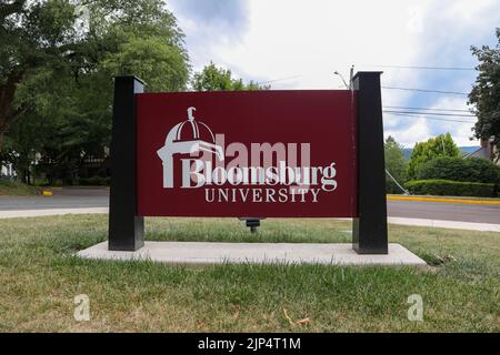Bloomsburg, États-Unis 15th août 2022. Un logo de l'université de Bloomsburg est affiché sur un panneau sur le campus de Bloomsburg, Pennsylvanie, sur 15 août 2022. Bloomsburg s'est joint à l'Université Lock Haven et à l'Université Mansfield en juillet 2022 pour former la nouvelle Université du Commonwealth de Pennsylvanie. (Photo de Paul Weaver/Sipa USA) crédit: SIPA USA/Alay Live News Banque D'Images
