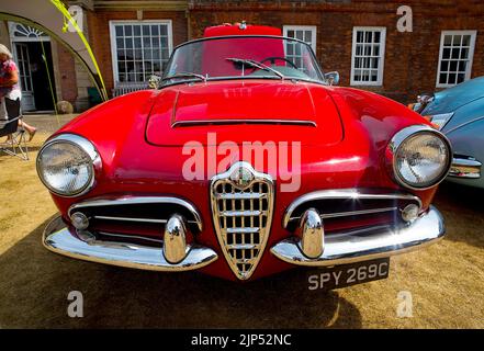 1964/5 Alfa Romeo 1600 Veloce au salon automobile « Patina », (un festival de l'Unprésentable et une célébration des non-restaurés), au château de Lullingstone, E Banque D'Images