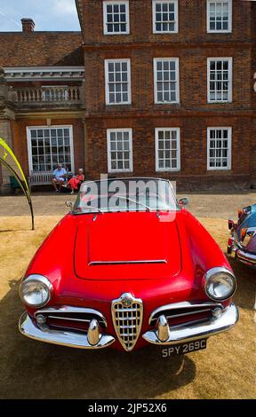 1964/5 Alfa Romeo 1600 Veloce au salon automobile « Patina », (un festival de l'Unprésentable et une célébration des non-restaurés), au château de Lullingstone, E Banque D'Images