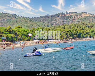 La célèbre plage de sable de koukounaries dans l'île de Skiathos, Grèce Banque D'Images