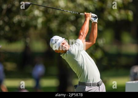 13 août 2022: Xander Schauffele frappe son tee shot pendant la troisième partie du tournoi de golf de championnat FedEx St. Jude à TPC Southwind à Memphis, TN. Support gris Siegel/Cal Sport Banque D'Images