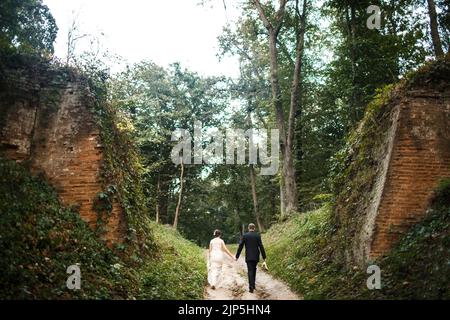 Jeunes mariés le jour de leur mariage. Banque D'Images