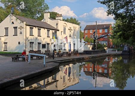 Audlem Marina et le Shroppie Fly pub, Audlem, Cheshire, Angleterre, Royaume-Uni, CW3 0AB Banque D'Images