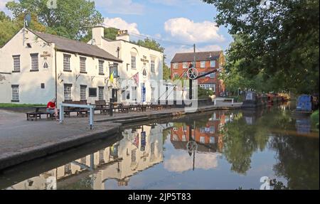 Audlem Marina et le Shroppie Fly pub, Audlem, Cheshire, Angleterre, Royaume-Uni, CW3 0AB Banque D'Images