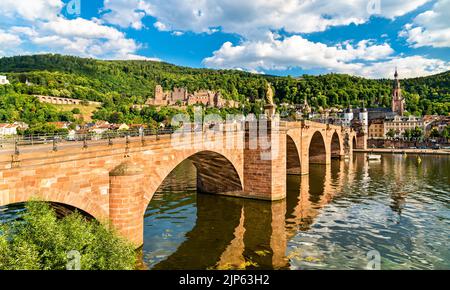 Heidelberg avec le vieux pont et le château en Allemagne Banque D'Images