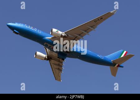 Rome, Italie. 18th juin 2022. Un Airbus 330-200 ITA Airways au départ de l'aéroport de Rome Fiumicino. Italia Trasporto Aereo S.p.A., sous le nom d'ITA Airways, est entièrement détenue par le Gouvernement italien via le Ministère de l'Economie et des Finances. La compagnie aérienne dessert plus de 41 destinations nationales, européennes et intercontinentales. (Credit image: © Fabrizio Gandolfo/SOPA Images via ZUMA Press Wire) Banque D'Images