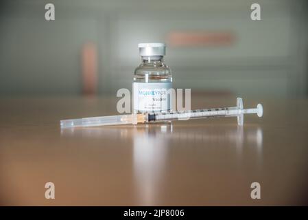 Un flacon de vaccin contre la varicelle et une seringue. Banque D'Images