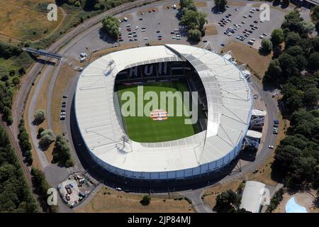 Vue aérienne du MKM Stadium de Hull City (anciennement KC Stadium) à Hull, dans le Yorkshire de l'est Banque D'Images