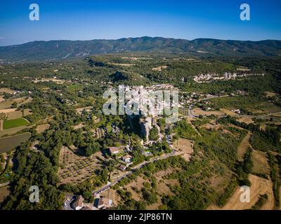 Vue aérienne du village de Saignon en Provence, Vaucluse, France Banque D'Images