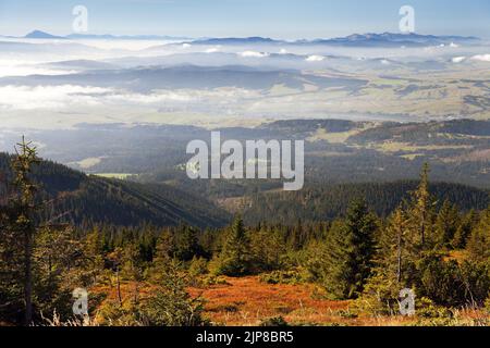 Vue de Babia gora ou Babi Hora à la Slovaquie - Frontière avec la Pologne et la Slovaquie Banque D'Images