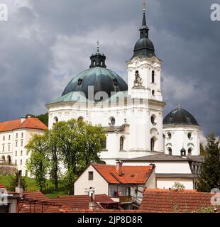 Église de pèlerinage et monastère dans le village de Krtiny du Nom De la Vierge Marie - monument de l'architecte baroque Jan Blazej Santini Aichel - Repub tchèque Banque D'Images