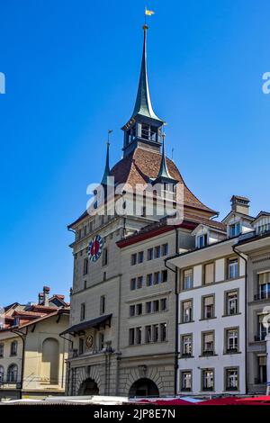 Le Käfigturm est une tour médiévale située à Berne, en Suisse, sur la Waisenhausplatz. Banque D'Images