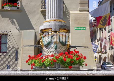 La fontaine Moses est une fontaine située sur la place Münsterplatz, dans la vieille ville de Berne, en Suisse. Banque D'Images