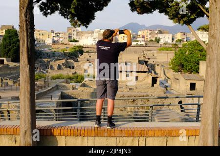 Touristes à Herculanum Banque D'Images