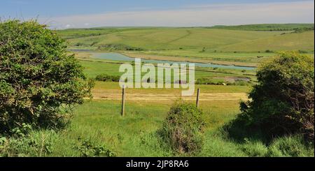 La rivière et la vallée de Cuckmere, en direction du parc national Seven Sisters, East Sussex. Banque D'Images