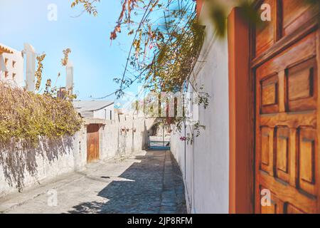 Rues historiques de Yanahuara dans la ville d'Arequipa, Pérou. L'architecture d'Arequipa se caractérise par l'utilisation de la pierre volcanique, l'ashlar. Banque D'Images