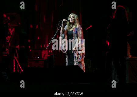 Alison Krauss réalise un mélange inspirant et idiosyncratique de rock, folk, blues, bluegrass, country, Et métal devant des milliers de fans à Rady Shell le lundi 15 août, à San Diego, Calif (Rishi Deka/Sipa USA). Credit: SIPA USA/Alay Live News Banque D'Images