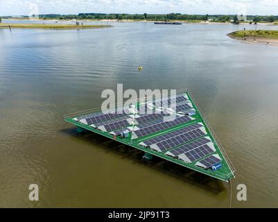 Panneaux solaires flottants innovants sur les mers du monde de SolarDuck Banque D'Images