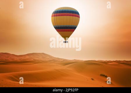 Désert et paysage en montgolfière au lever du soleil Banque D'Images