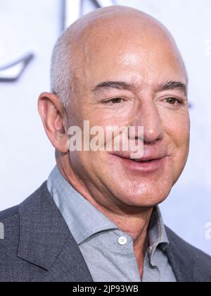 CULVER CITY, LOS ANGELES, CALIFORNIE, États-Unis - AOÛT 15 : l'entrepreneur et fondateur américain, le président exécutif et l'ancien président-directeur général d'Amazon Jeff Bezos arrive à la première de Los Angeles d'Amazon Prime Video 'The Lord of the rings: La saison 1 des anneaux de puissance s'est tenue aux studios Culver sur 15 août 2022 à Culver City, Los Angeles, Californie, États-Unis. (Photo de Xavier Collin/image Press Agency) Banque D'Images