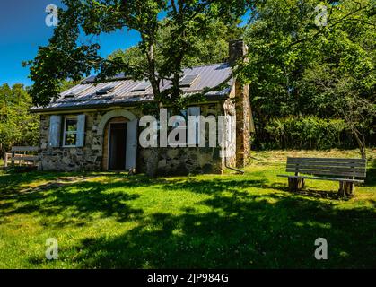 La maison d'arbres de l'île McNabs dans le port Halifax, nouvelle-écosse canada Banque D'Images