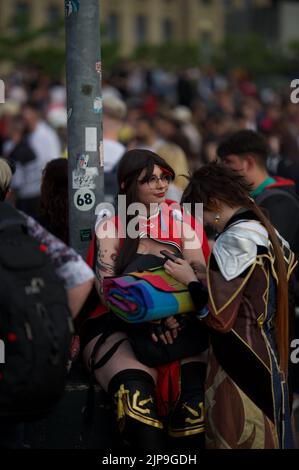 Photo verticale des personnes célébrant la journée du Japon à Düsseldorf, en Allemagne. Banque D'Images