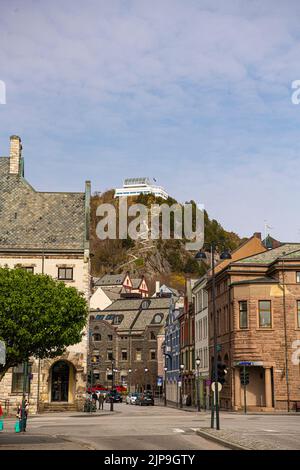 Ålesund est une ville portuaire située sur la côte ouest de la Norvège, à l'entrée du fjord Geiranger. Il est connu pour son style architectural art nouveau Banque D'Images