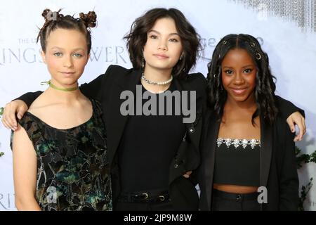 LOS ANGELES - AOÛT 15: Sofia Rosinsky, Riley Lai Nelet, Camryn Jones au Seigneur des anneaux: Les anneaux du pouvoir première projection aux studios Culver sur 15 août 2022 à Culver City, CA Banque D'Images