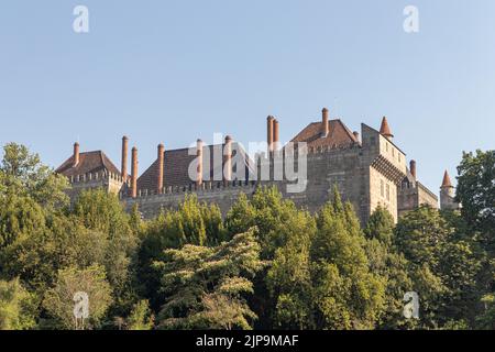 Guimaraes, Portugal. Le Paco dos Duques de Braganca (Palais des Ducs de Braganza), un domaine médiéval et ancienne résidence royale Banque D'Images