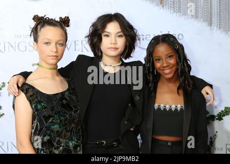 LOS ANGELES - AOÛT 15: Sofia Rosinsky, Riley Lai Nelet, Camryn Jones au Seigneur des anneaux: Les anneaux du pouvoir première projection aux studios Culver sur 15 août 2022 à Culver City, CA Banque D'Images