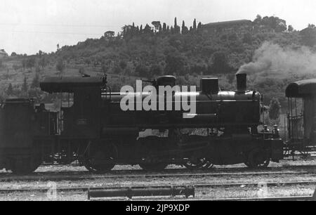 Tram e Tram - Locomotiva a Vapore FS 825 Località sconosciuta (anni 10) (4) Banque D'Images