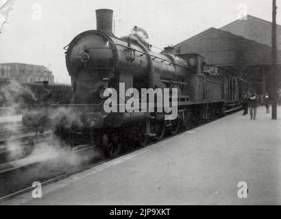 Treni e Tram - Locomotiva a vapore in localit sconosciuta (anni 10) Banque D'Images