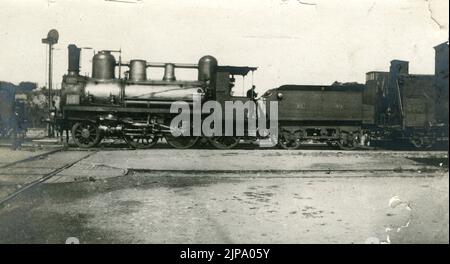 Treni e Tram - Locomotiva PO 1817 localit sconosciuta (anni 10) Banque D'Images