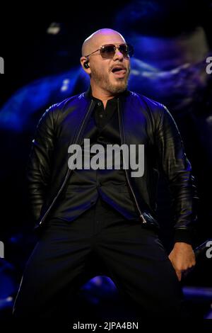 13 août 2022, Toronto, Ontario, Canada : le rappeur et chanteur américain Armando Christian Pérez, connu professionnellement par son nom de scène Pitbull, a présenté un spectacle complet à la scène Budweiser à Toronto. En photo: PITBULL (Credit image: © Angel Marchini/ZUMA Press Wire) Banque D'Images